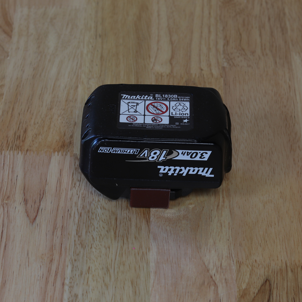 Enkelt batteriholder til Makita LXT i brun